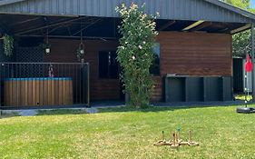 Addisons Stanthorpe With Hot Tub